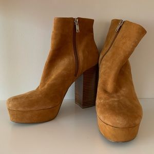 Steve Madden GRATIFY Cognac Suede Bootie